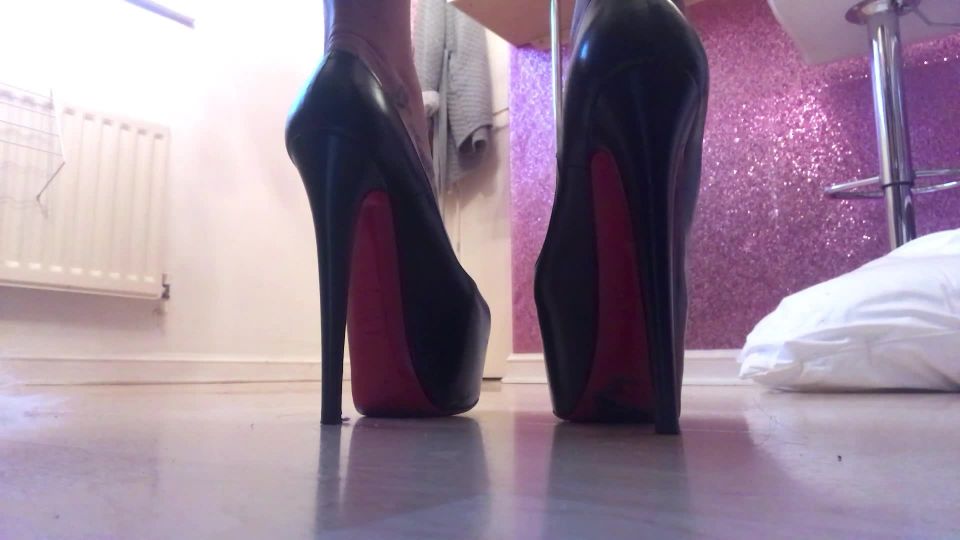 Ella jolie - missellajolie () Missellajolie - get your custom clips in filming and sending them today only dont miss out shoefetish 27-01-2018