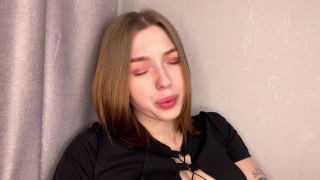 Sasha HoneyA Girl With A Juicy Ass Cums While At Home Alone-3