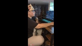 [GetFreeDays.com] Chubby Nerd Playing League of Legends Porn Film December 2022-9