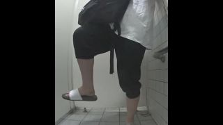 When I took a picture of the sea toilet from the front, it was extra edition 2 young children gathered! - 15298427 | voyeur | voyeur -8