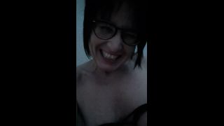 [K2S.CLUB] JulieEroticDress - 2-Liter-Squirt mit Glasdildo im freien - HD 720P-9