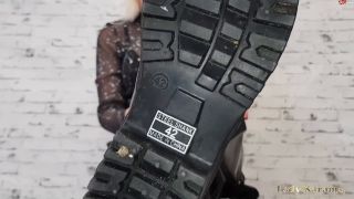 Amateur porn   Amateur Lady Karame - Gummistiefel JOI 1080P - Lady -2