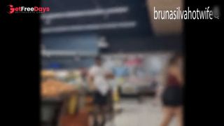 Espiando a loira gostosa do supermercado-2