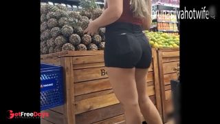 Espiando a loira gostosa do supermercado-3