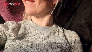 Exhib Risque et Doigts dans le Train en Plein Jour -2