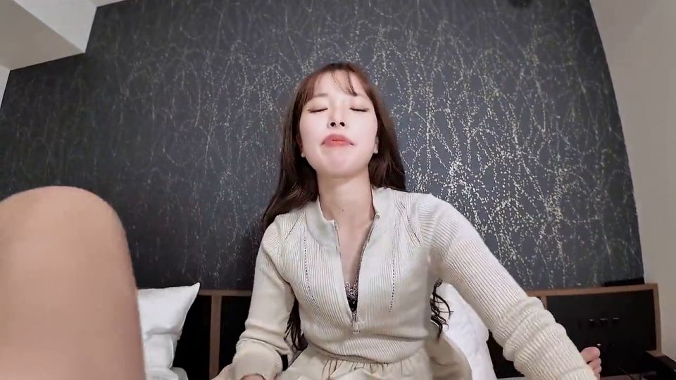 Steaming Cuckold Encounter: Secrets While She Chats On Phone