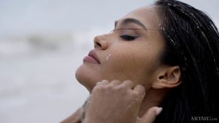 7163 Lukpla - Perfect Beach in 4K-8