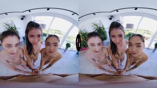 Fiery VR Summer Foursome: Teens & Russians Sizzle Online-1