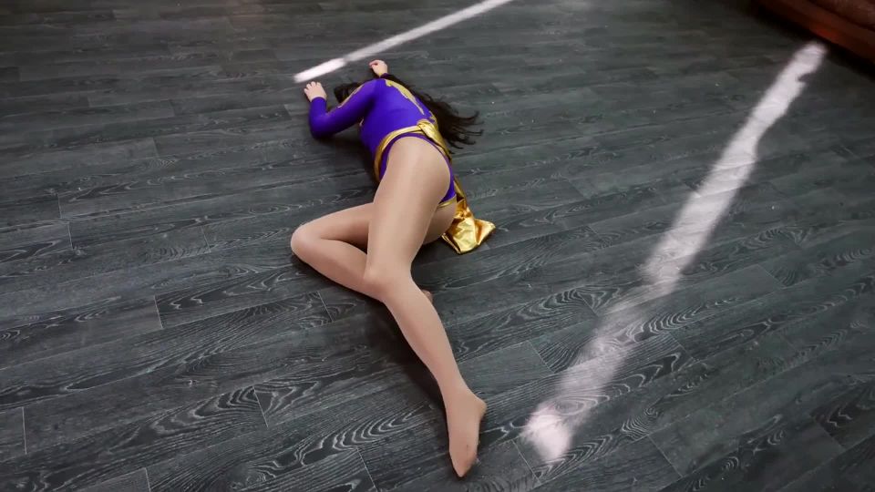 [SuperMisses.com] NGC Comet Girl VS 3 Hoodlums