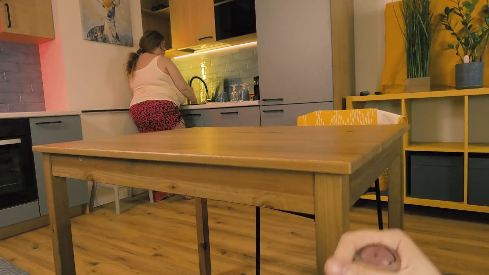 7178 Stepmom Noticed her Stepson Jerking off under the Table ...