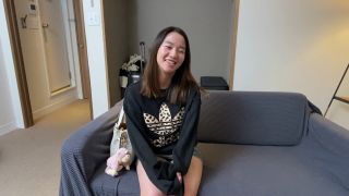 FC2PPV 4676142 フェラ好きな蒼〇優似の小柄な19歳人妻さん♡セルフイラマで喉奥いじめて涙目でもまた咥えるドMな変態女♡-1