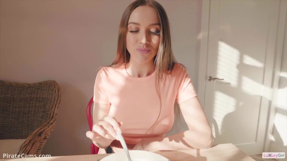 LuxuryGirl – Every Man&#039;s Morning should Start like This! - [Webcam]