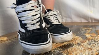  Crushing   Tramplegirls Shoejobs and Cockcrush: A Crushing Dream Comes True Food Crush POV and Underglass Views In Vans Old School Sneakers  Crushing-0