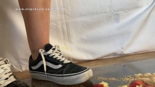  Crushing   Tramplegirls Shoejobs and Cockcrush: A Crushing Dream Comes True Food Crush POV and Underglass Views In Vans Old School Sneakers  Crushing-7