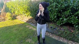 StellaCinderella - Ausgesperrt und eingepisst in die Leggins-2