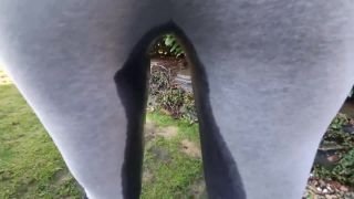 StellaCinderella - Ausgesperrt und eingepisst in die Leggins-6