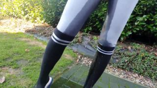 StellaCinderella - Ausgesperrt und eingepisst in die Leggins-7