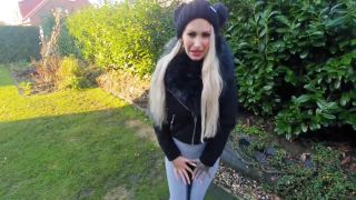 StellaCinderella - Ausgesperrt und eingepisst in die Leggins-9