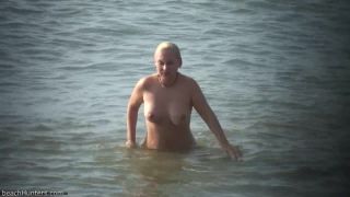 Nudist beach voyeur camera hunting for naked pussies-1