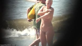 Nudist beach voyeur camera hunting for naked pussies-2