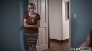 6295 Teens Scissor When Mums Friend Walks In-3