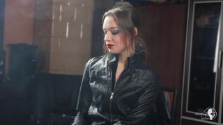 Hot Smoke 2 - Babe Smoking Leather.-9