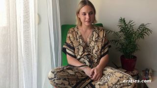 Ersties  Bi Sexual Ophelia Masturbates In The Bathtub With A Vibrator.-3