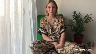 Ersties  Bi Sexual Ophelia Masturbates In The Bathtub With A Vibrator.-5