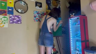 Sweetie Moth - Moth paints their canvas-3
