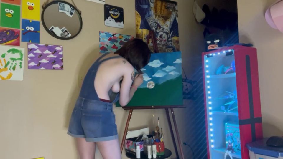 Sweetie Moth - Moth paints their canvas