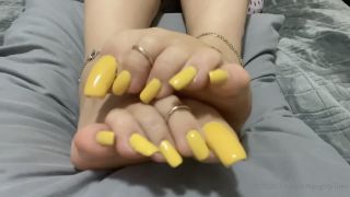 TATIANA - tatianasnaughtytoes () Tatianasnaughtytoes - new yellow pedicure barefoot waking up on my bed the last day of these yel 20-11-2020-7