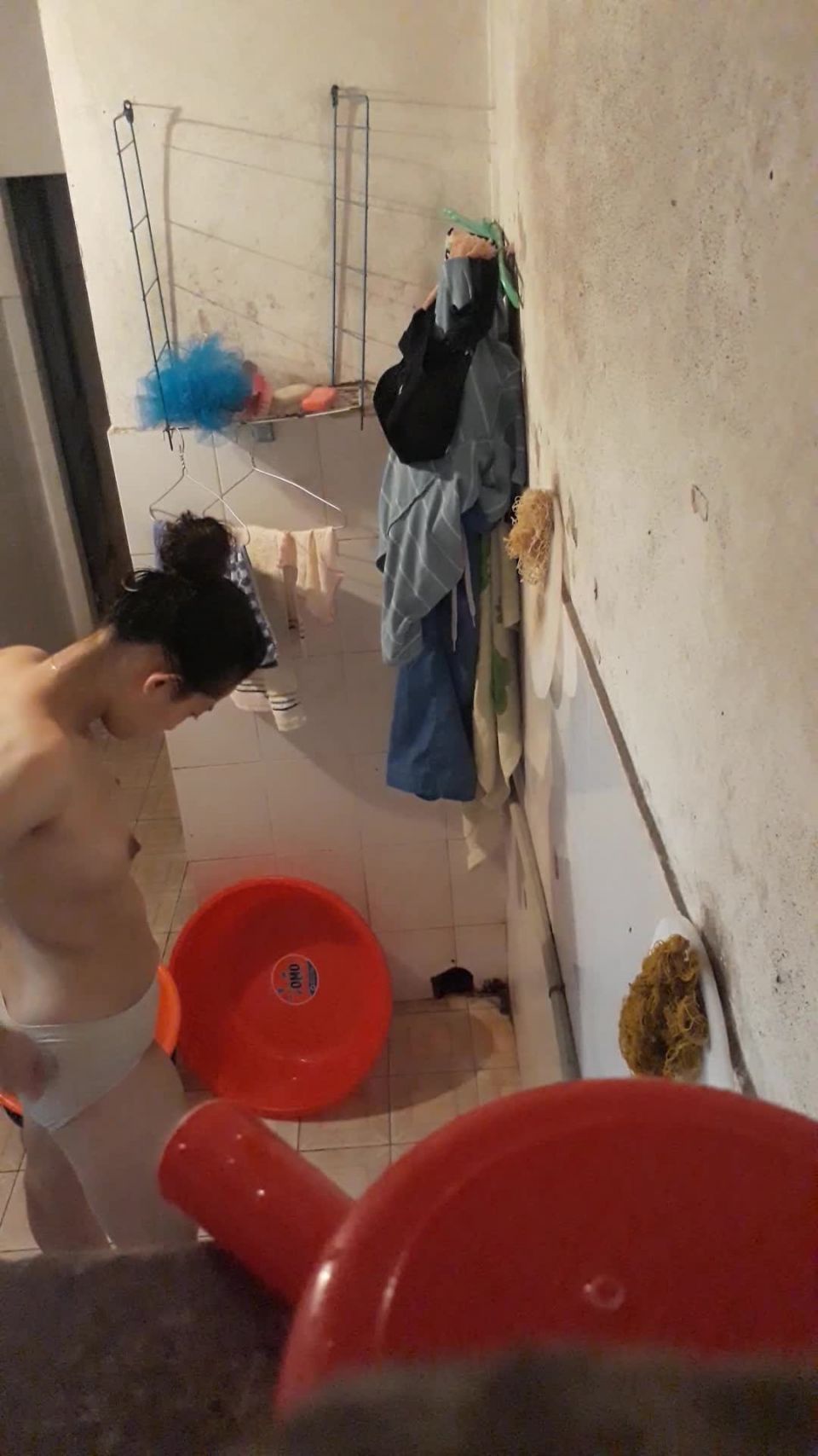 2438