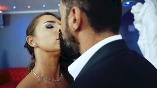 Sexy Susi Hardcore MILF Encounters in Gentlemen's Club-1