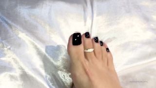 queen rainha  Come suck my beautiful toes Vem chupar meus lindos dedos - queen rainha - femdom porn african femdom-9