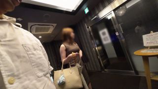 FC2PPV 4567298 【個撮・露出＆車内SEX】&lt;巨乳&美尻のパイパン美女〉彼氏に内緒で興味本位の初ハメ撮り!寝取ってザーメン大量注入!!-2