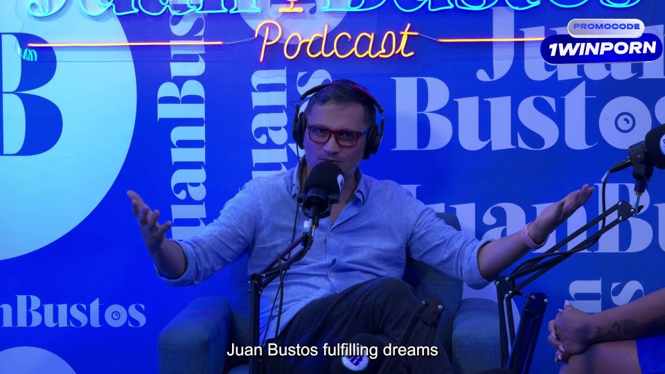 6221 Carla Morelli Fulfills The Fantasy Of A Gangbang With 4-...