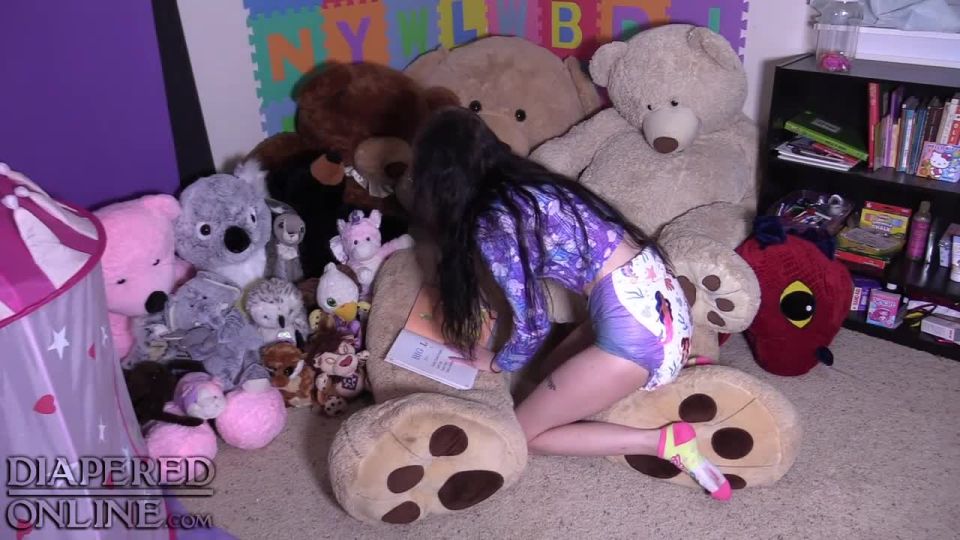 Diaperedonline2Samara Samara Reading to Stuffies