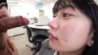 Reducing Mosaic SMOK-018 残業中、2人きりの社内で中年オジ部長の巧みな舌使いに我慢できず何度も恥じらいイキさせられ舐め回しベロベロSEXしてしまう押しに弱い黒髪美脚部下OL 北岡果林-1