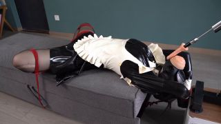 Expressionless latex maid.-5