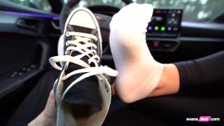 She Did A Shoejob In Her Converse In My Car-2