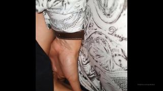 jesikabest  Fingers in my pussy in the club on milf porn -6