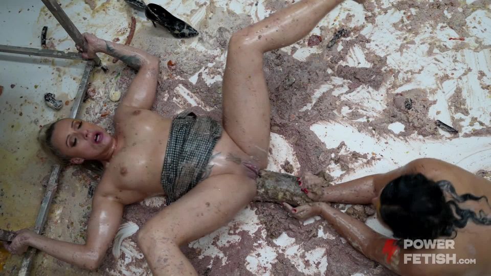 Brittany Bardott, Laura Boomlock - Sucking Dirty Toes Sex...