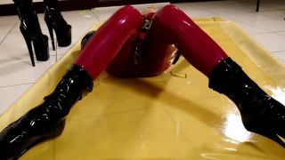 Corona Doll – Latex Vacuum Bed Bondage on bdsm porn bdsm edging-2