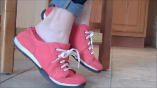 Voyeur – Mo Rina – sneaker heel pop | highly arched feet | feet porn fetish kitsch-0