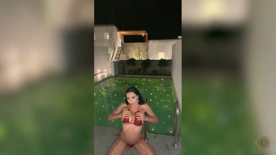 Sexy Poolside Tranny - HD720p