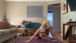 nextdoorvixen 2022-09-22 Have you ever been to a yoga class and noticed a cute girl    0948d7-1