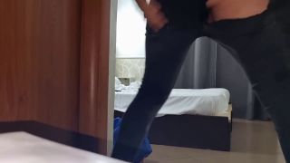 Alexander Audran - ANALE E SBORRATA | STRAPPA I JEANS E SI COSPARGE DI OLIO - SEGA CAZZO ENORME E DITO NEL CULO-1