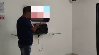 Mexicanas Caseros fat girl asks for a technician and ends up seducing him so that he ends up fucking her big pussy.-1