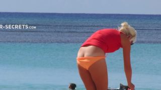 Milf's bikini malfunction on beach-3