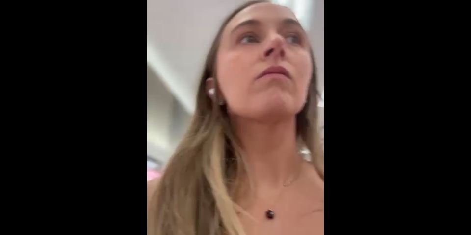 JADE ClubTug - Lilly Jade Cumshots